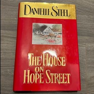 ⭐️3 for $15⭐️ Hardcover | The House On Hope Street by Danielle Steel